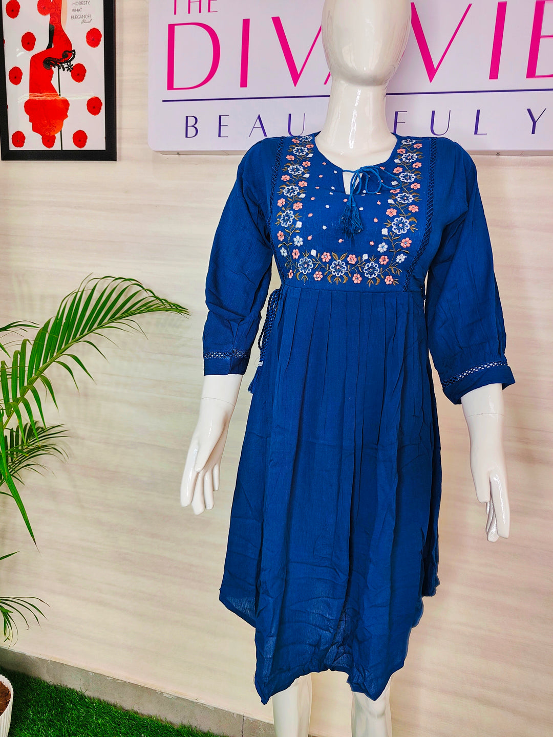 COTTON TUNICS WITH DESIGNED EMBROIDERY WORK ON NECK