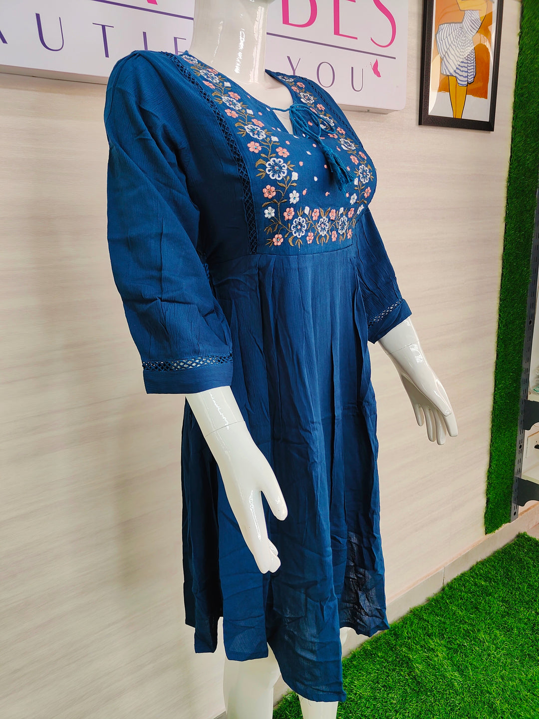 COTTON TUNICS WITH DESIGNED EMBROIDERY WORK ON NECK